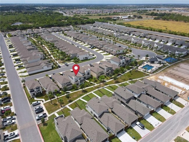 Building Photo - 27 Yale Ave