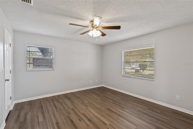 Building Photo - 2711 N Dellwood Dr