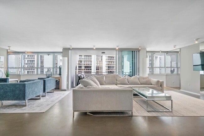 Building Photo - 11 Island Ave