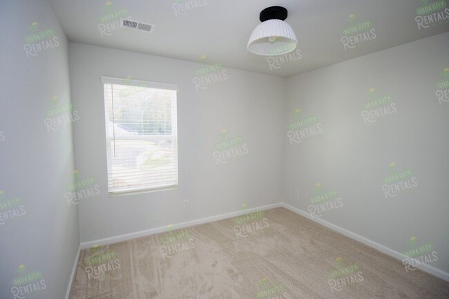 Building Photo - 3 Bedroom, 2.5 Bath in The Bluefield Commu...