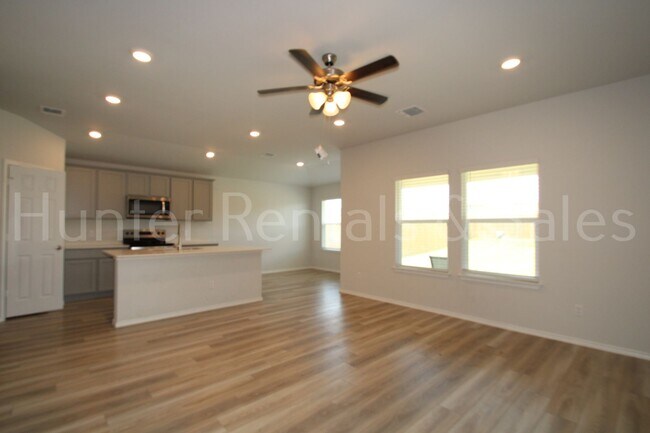 Building Photo - Spacious Open-Concept 3 Bedroom Home with Split Floor Plan