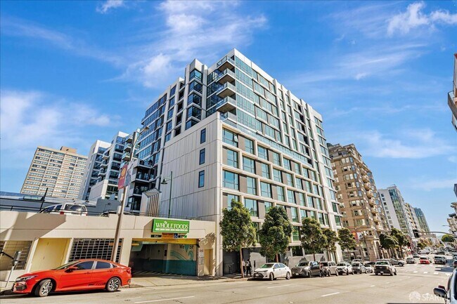Building Photo - 1688 Pine St
