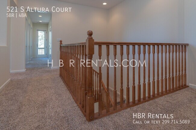 Building Photo - 521 S Altura Ct