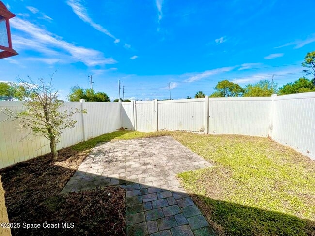 Building Photo - 750 Luminary Cir