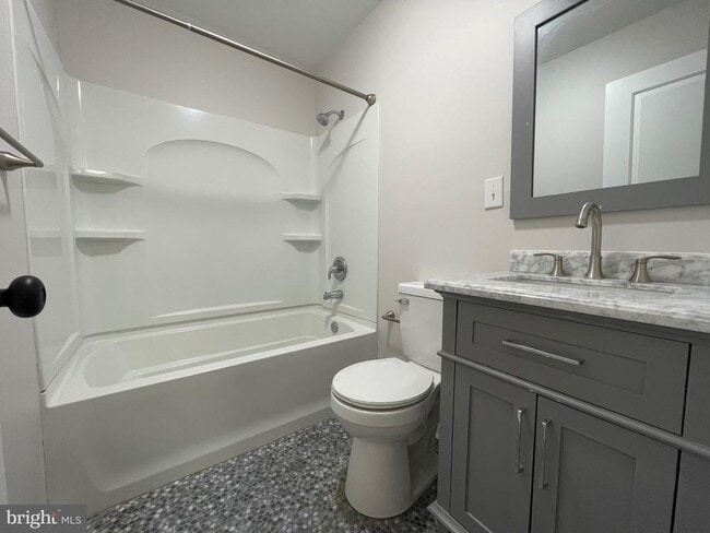 Building Photo - 136 Scott St