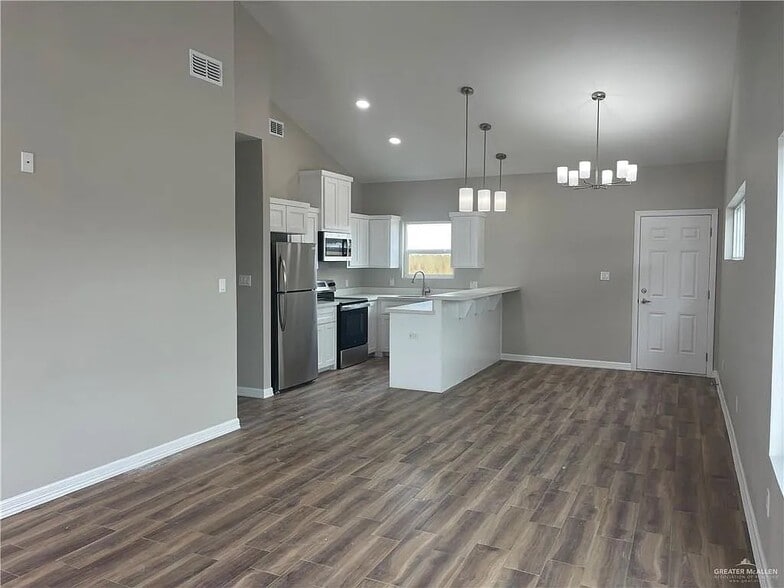 Building Photo - 605 Sparrow Rd