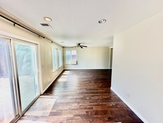 Building Photo - Newly Built Madera 4/3