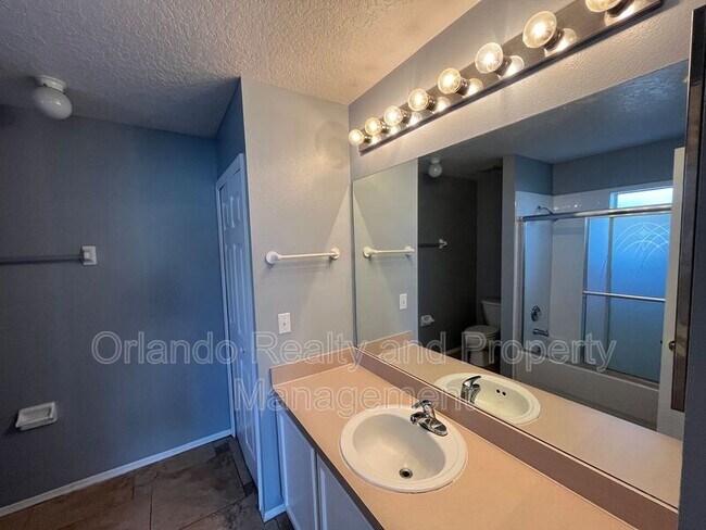 Building Photo - 2304 Hickory Pine St