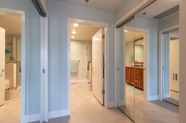 Building Photo - Bay View Condo at Park Place in Downtown San Diego