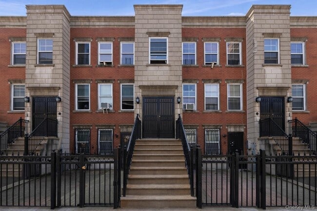 Building Photo - 426 E 159th St