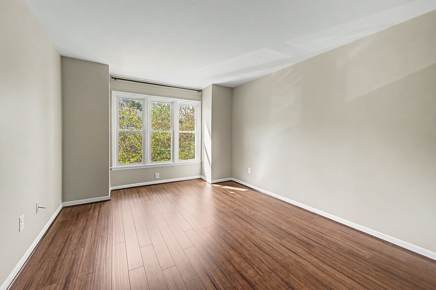 Building Photo - 265 Hillsboro Pl