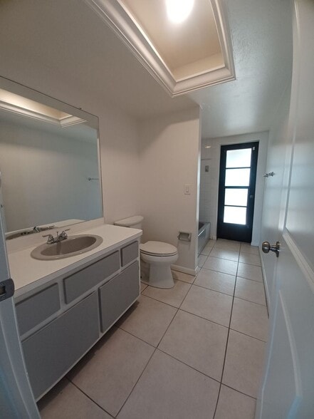 Building Photo - SECTION 8!! 3/2 With Fenced Yard!!!