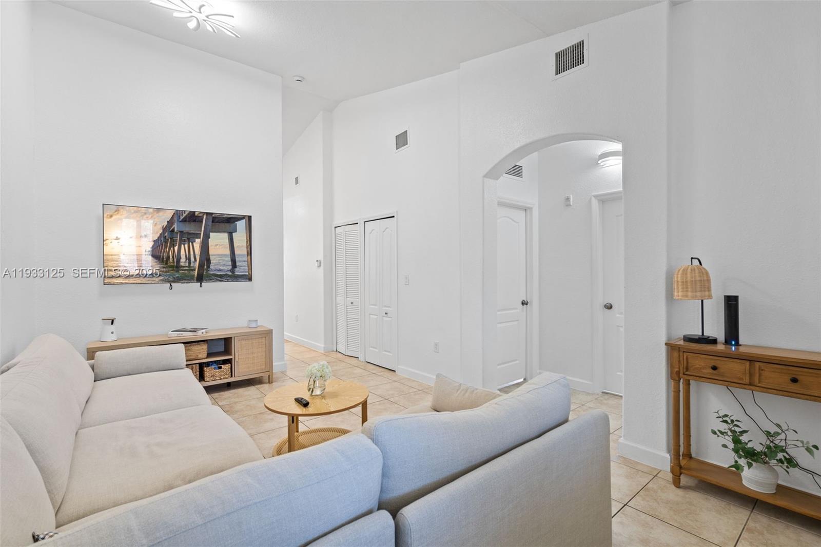 Building Photo - 2731 SE 17th Ave