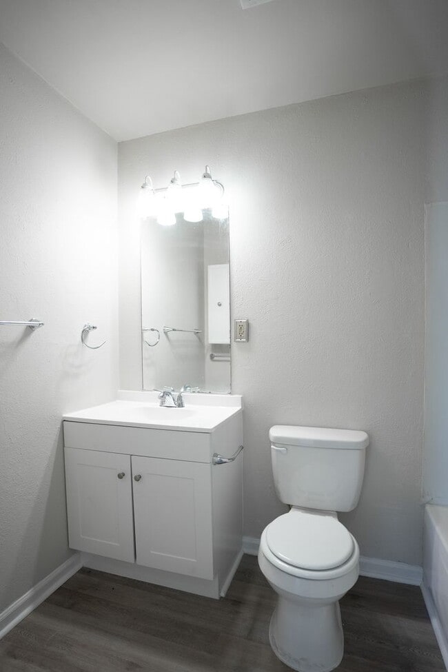 Building Photo - 3321 Young Forest Dr