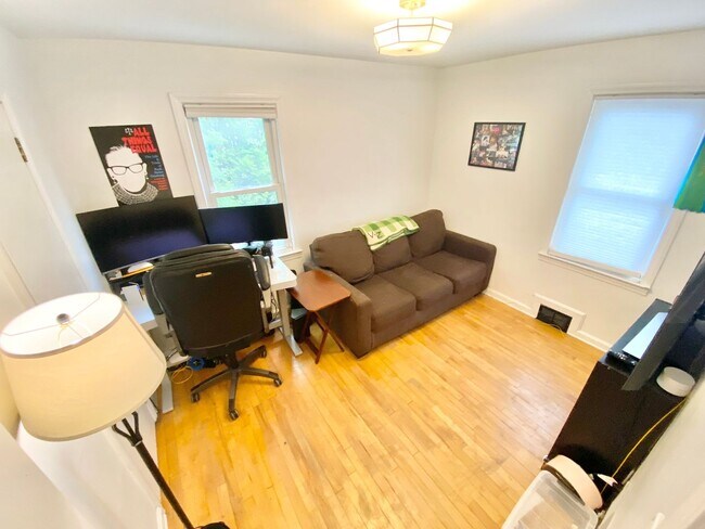 Building Photo - 4 Bedroom Home in South Burlington VT Avai...