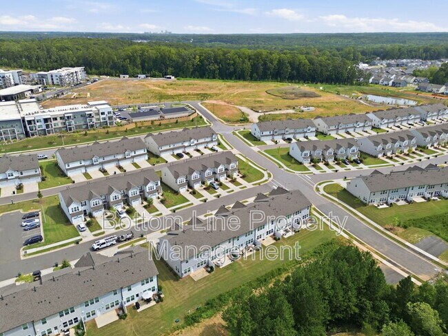 Building Photo - 460 Glen Clova Dr