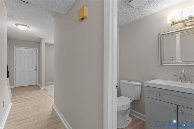 Building Photo - 2613 Chancer Dr