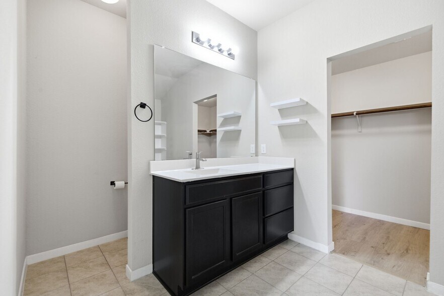 Building Photo - 5813 Roderick Dr