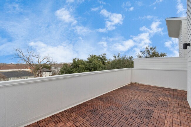 Building Photo - 2706 Dennis St