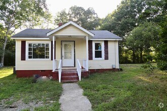 Building Photo - Three Bedroom, One Bath well cottage close...