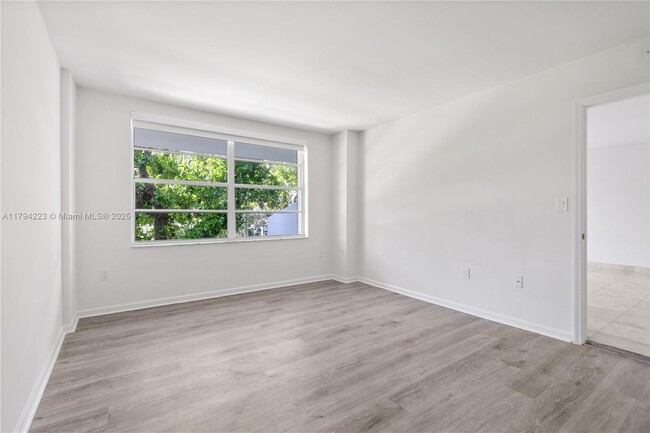 Building Photo - 155 Ocean Ln Dr