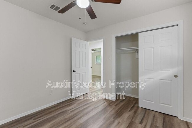 Building Photo - 11411 Walnut Ridge Dr
