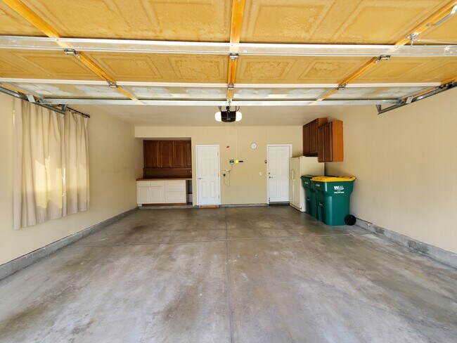 Building Photo - 16009 Donegal Ave