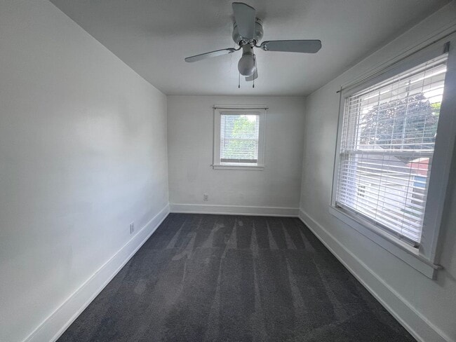 Building Photo - Spacious 2 bedroom Duplex with a bonus room!
