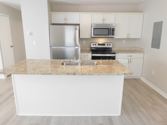 Building Photo - 406 Mason St NE