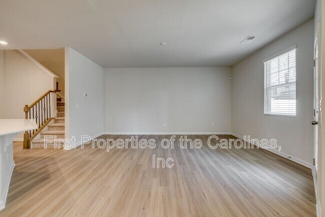 Building Photo - 807 Gable Oak Ln
