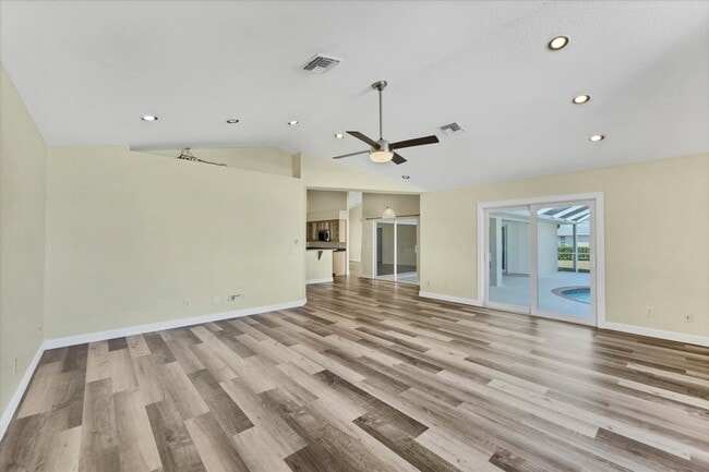 Building Photo - Annual Pool Home for Rent in Englewood