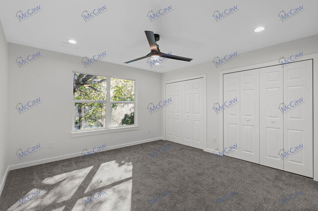 Building Photo - 2025 Grainger St