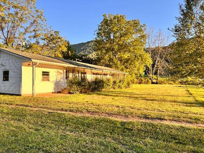 Building Photo - 1573 Leatherman Gap Rd