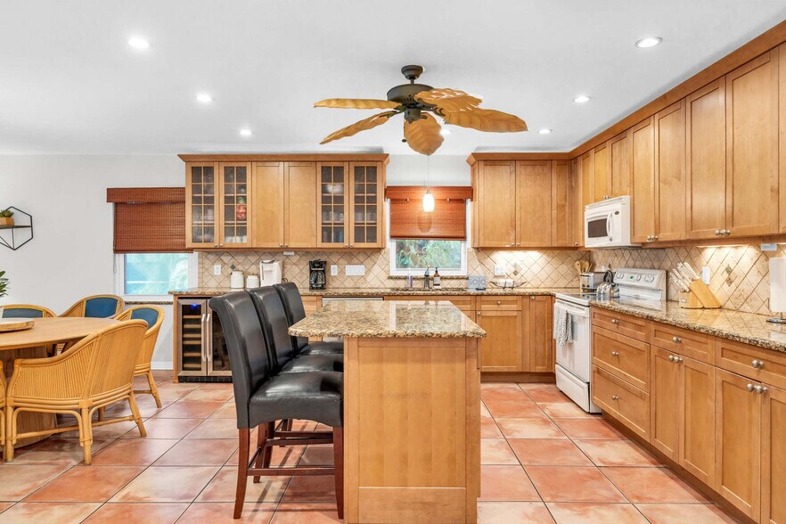 Building Photo - 650 93rd Ave N