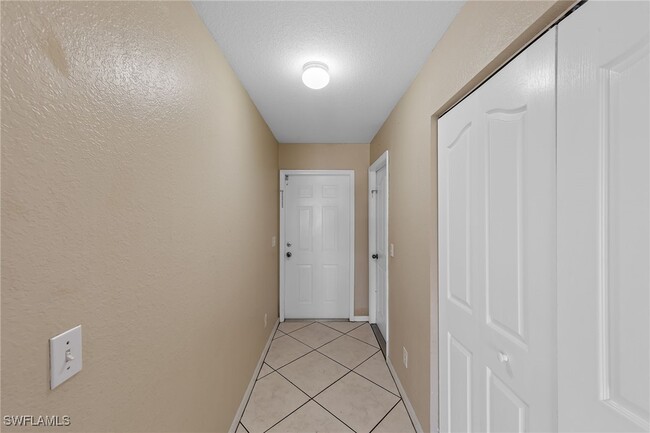 Building Photo - 841 SE 8th Terrace