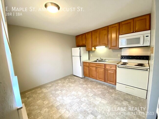 Building Photo - 361 E Maple St