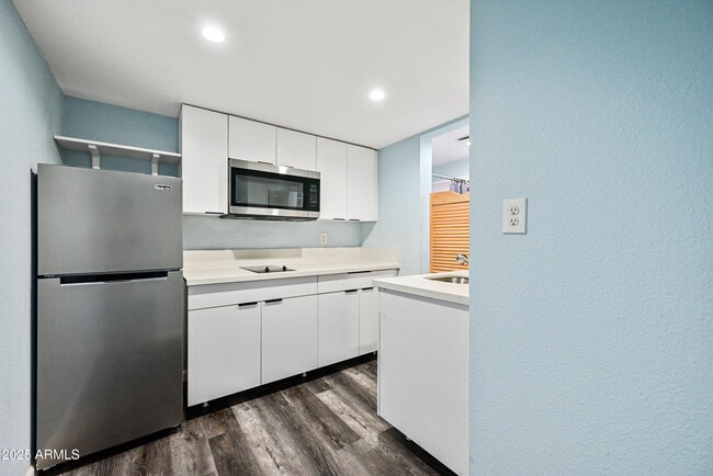 Building Photo - 3025 N 32nd St