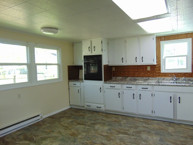 Building Photo - 10904 Tonkel Rd