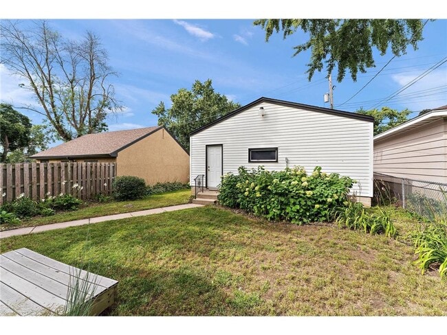 Building Photo - 3108 Maryland Ave S