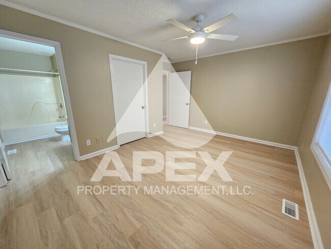 Building Photo - MOVE-IN SPECIAL,NO RENT TIL JUNE 1ST! - 3 Bd | 2 Ba 1st Floor Condo in West Knoxville!