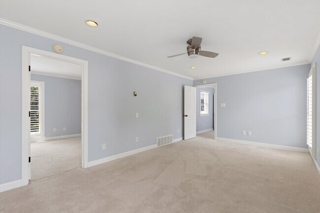 Building Photo - 1574 Whitmar Pl S