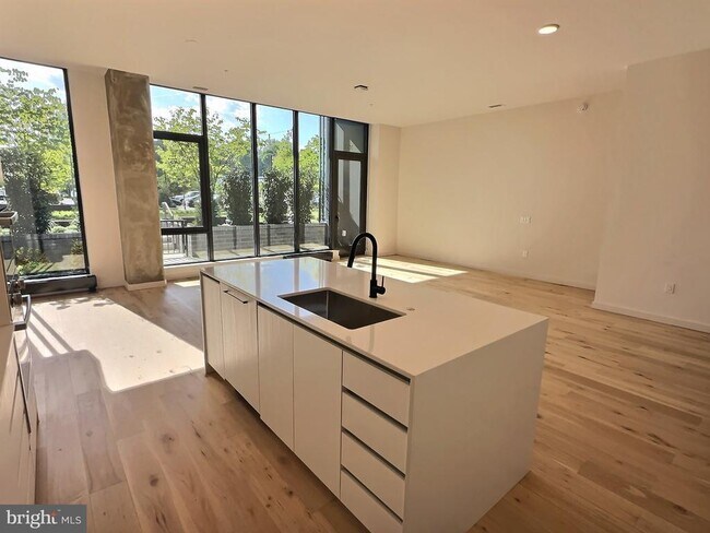 Building Photo - 3130 Potomac Ave