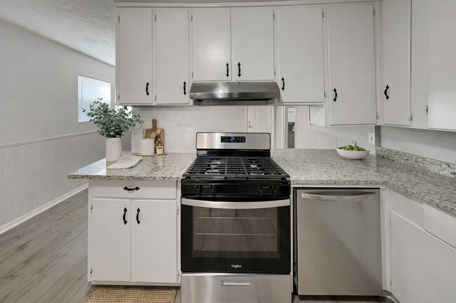 Building Photo - 3BR/2BA Pet-Friendly Home in Westworth Village | Fenced Yard & Garage