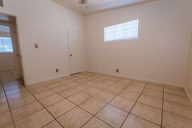 Building Photo - 4 Bedroom, 1½ Bath Home with Central A/C, ...