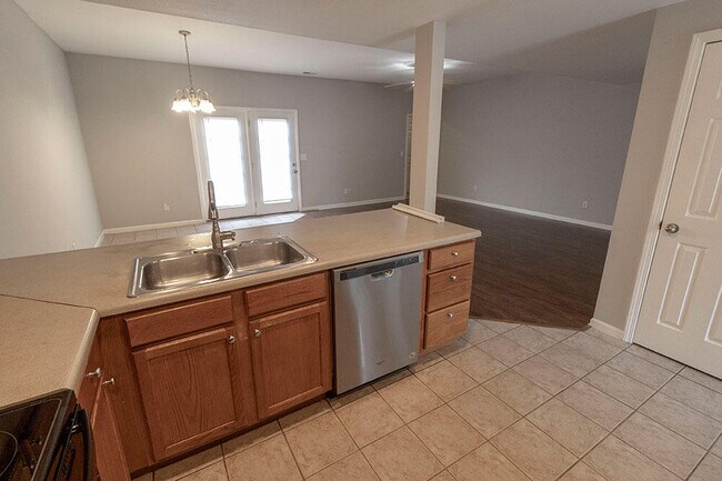 Building Photo - 1945 Center St