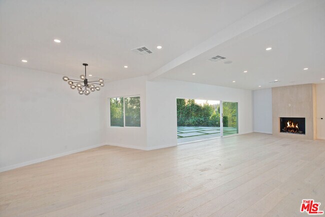 Building Photo - 645 Walther Way