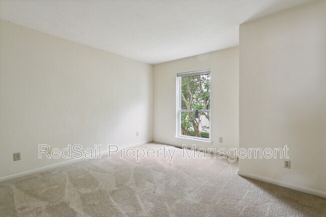 Building Photo - 3823 Staffordshire Ln