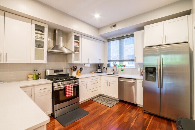 Building Photo - Two Bed Fishtown Townhouse