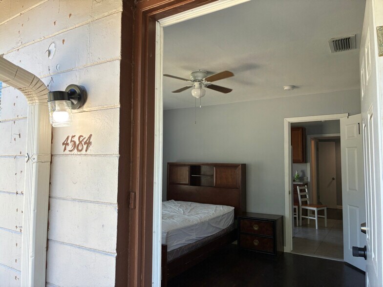 Primary Photo - 4584 Park St