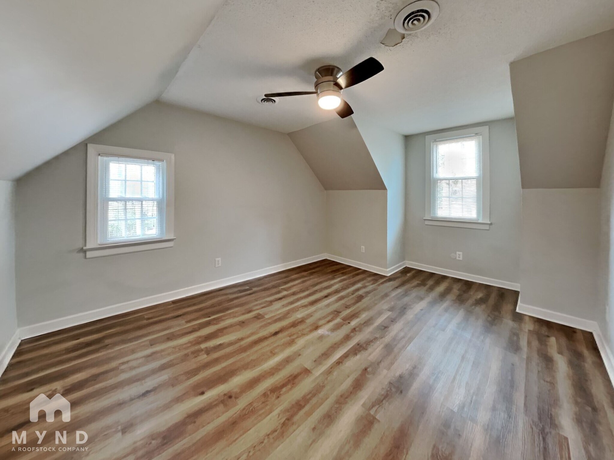 Building Photo - 25 Camelia Dr